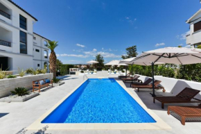  Mediterraneo Garden Apartments  Петркане